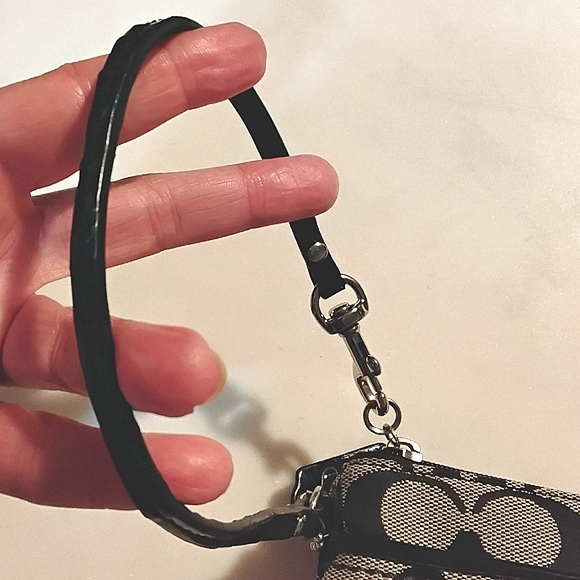 Coach Signature Turnlock And Zip Wrislet Black And Gray - Picture 8 of 16